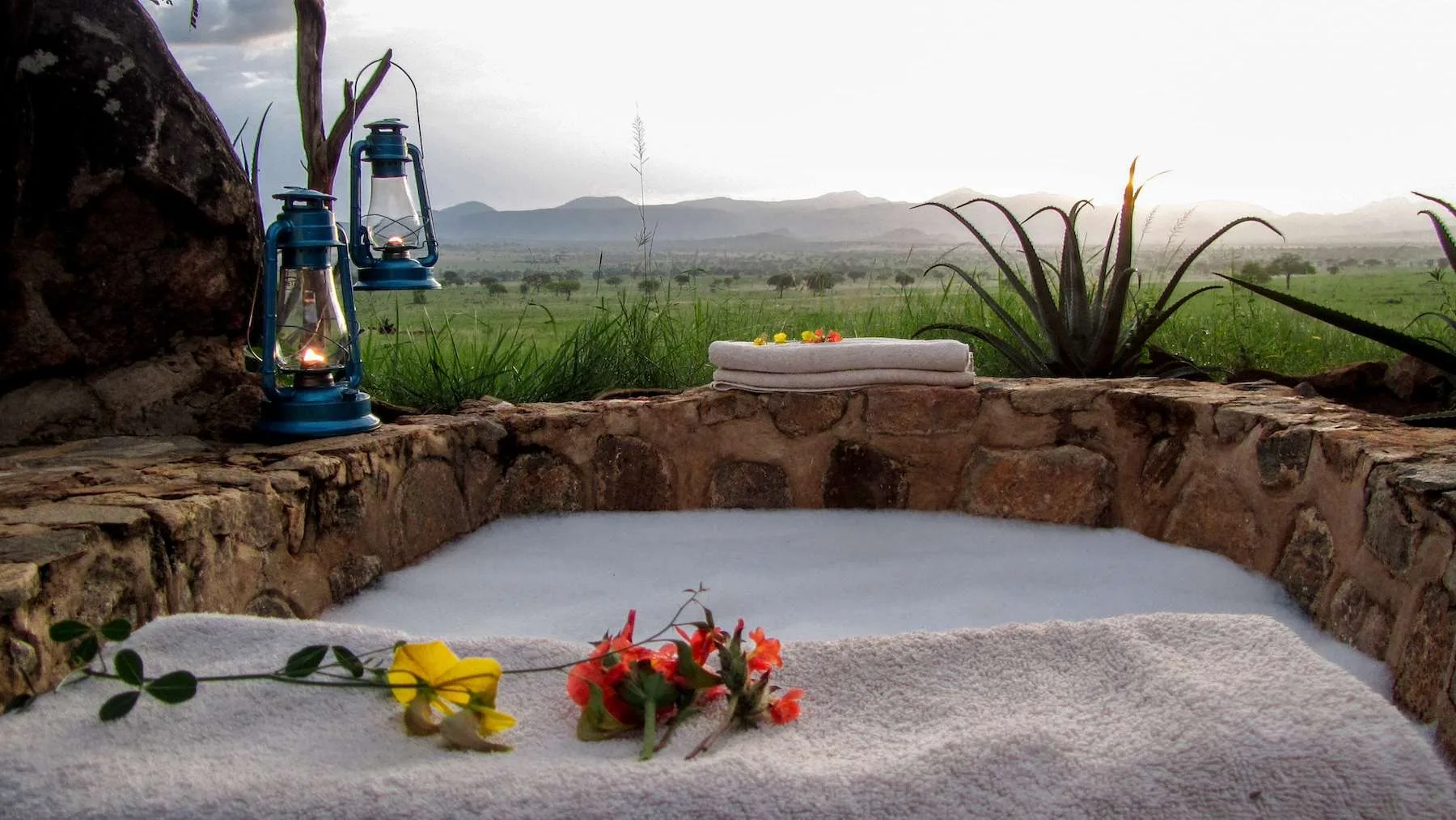 Private rock bathtub