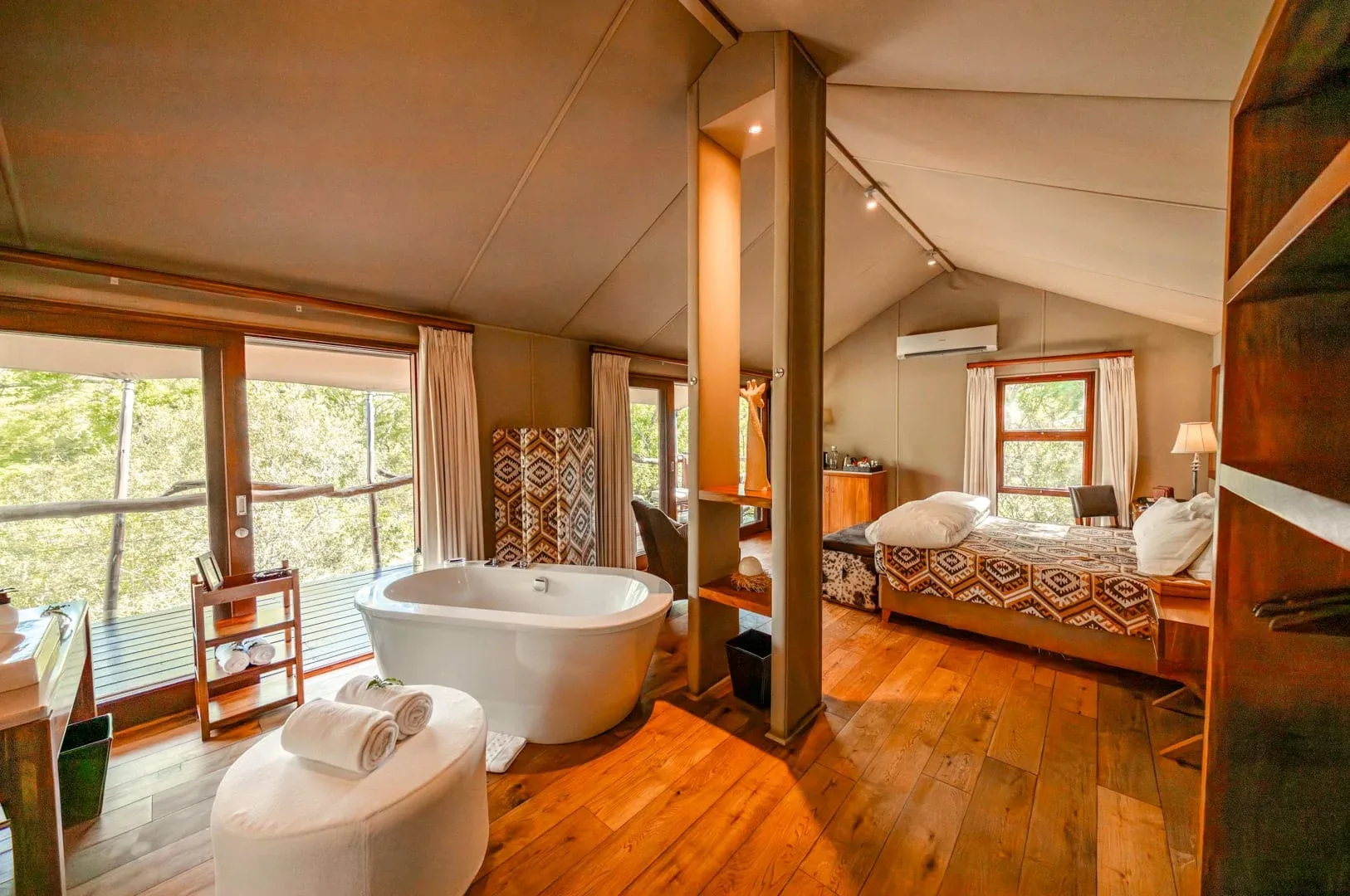 Luxury tent bathroom