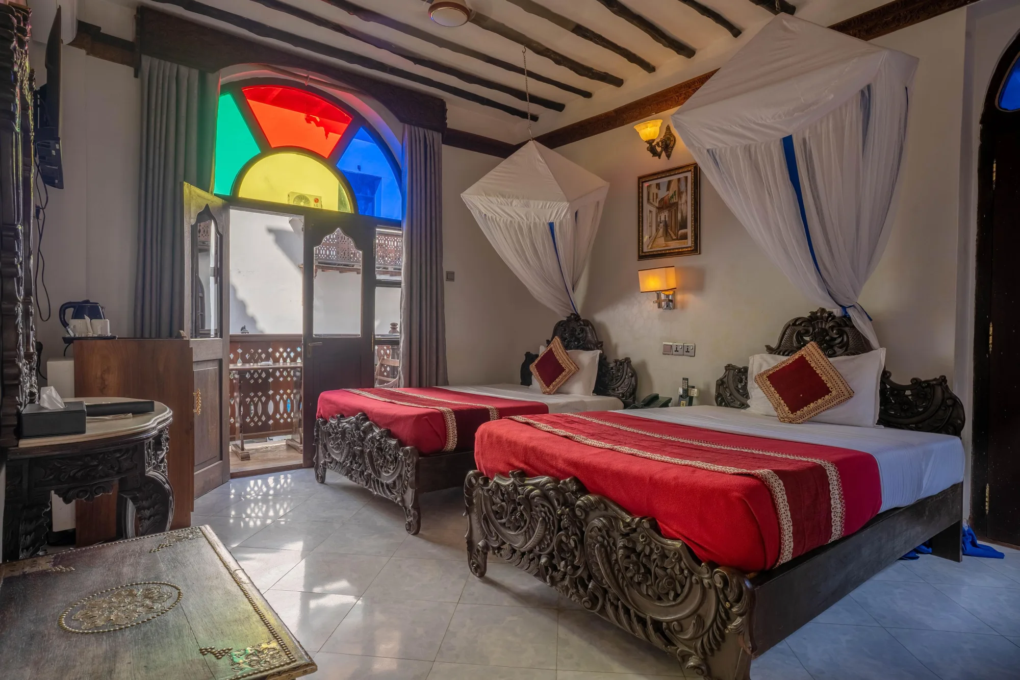 Traditional twin guest room