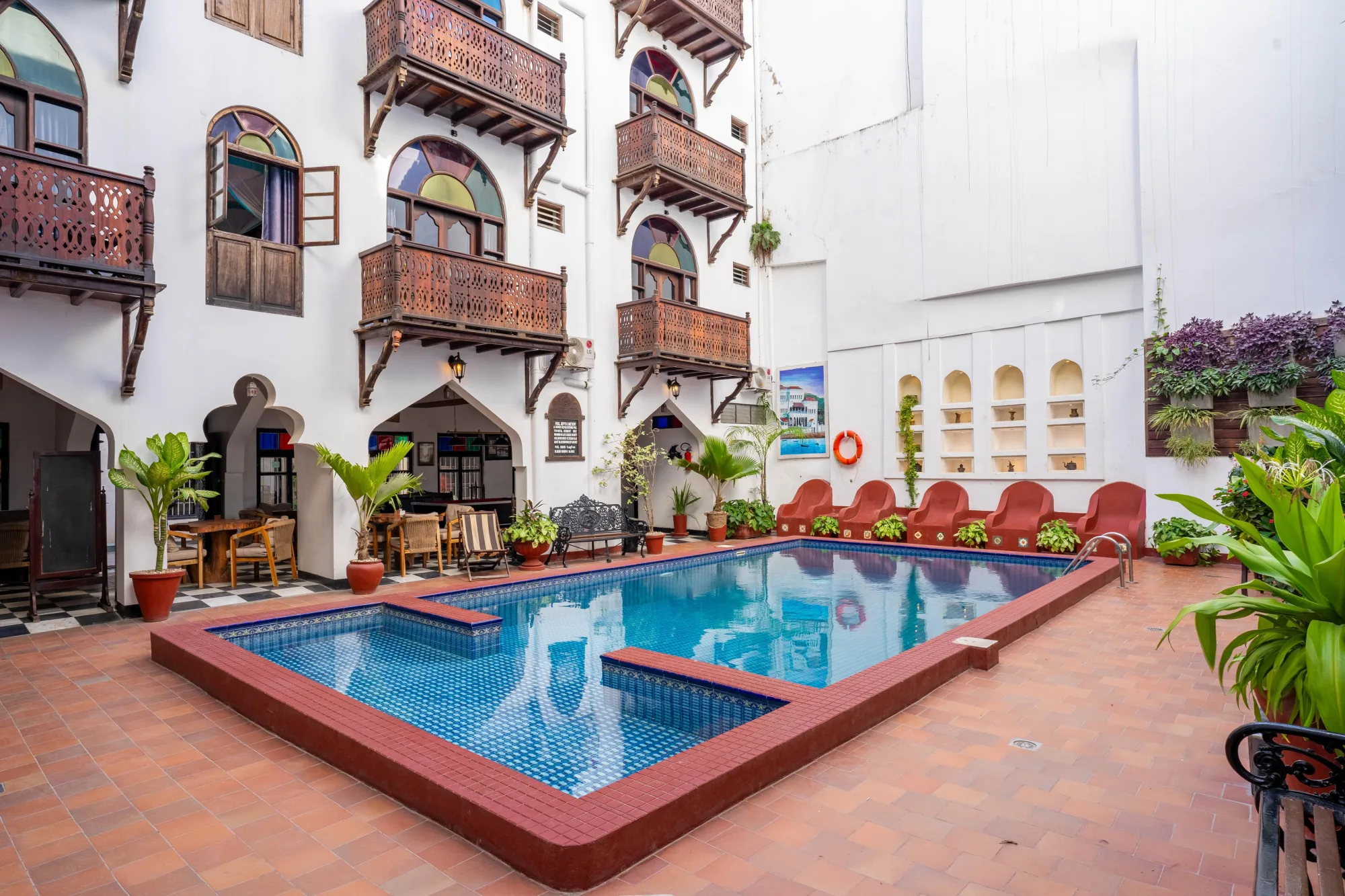 Dhow Palace Hotel