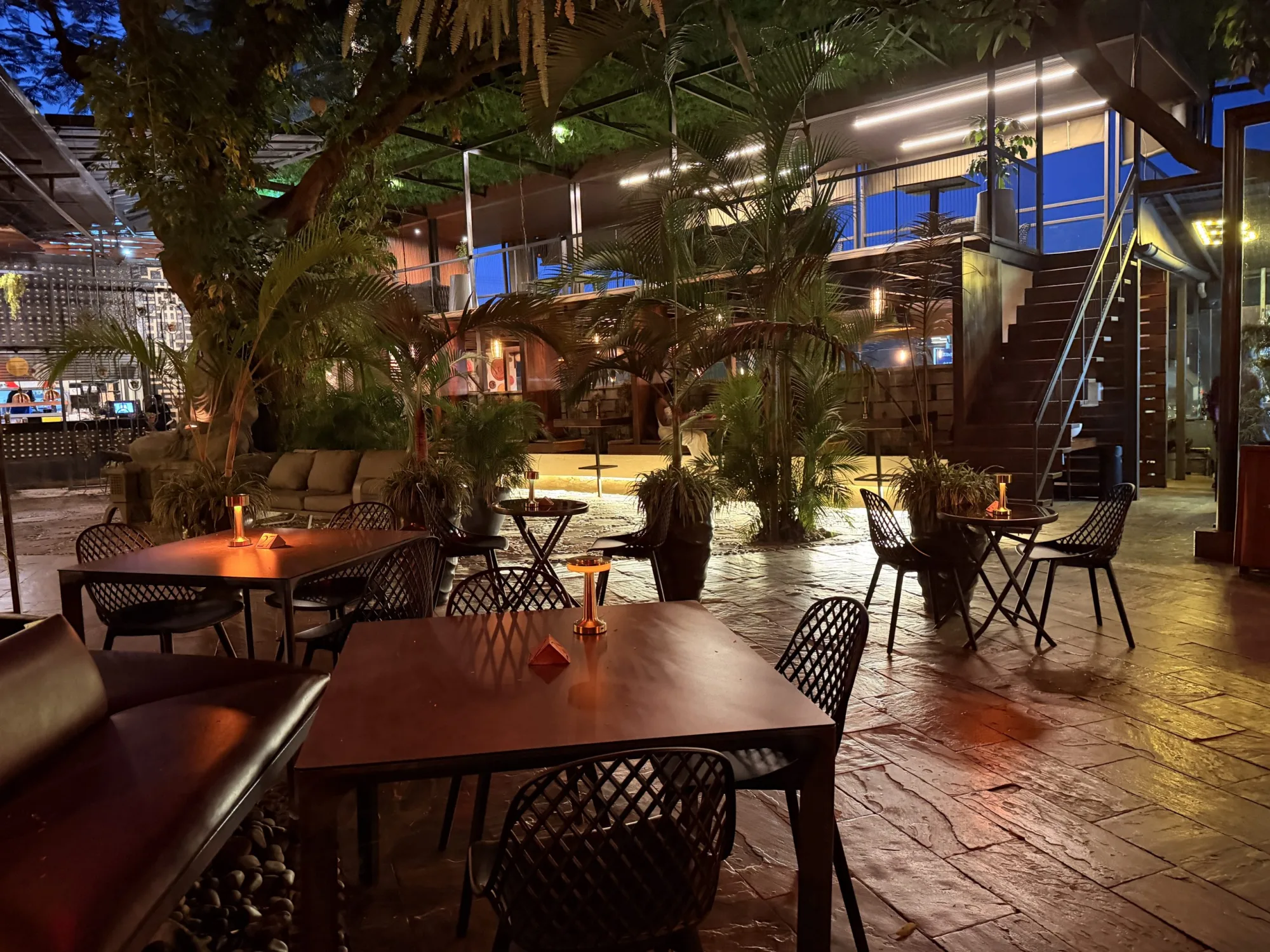 Garden terrace dining