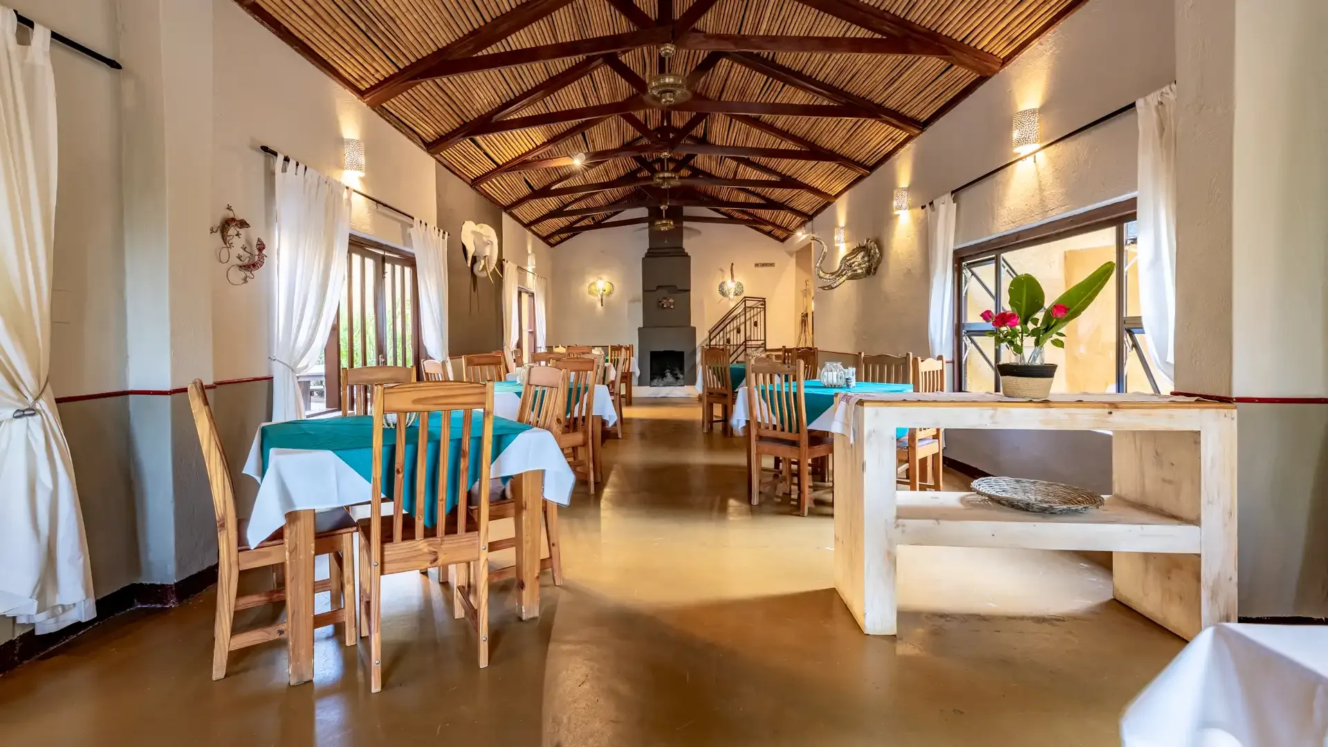 High-roofed dining room