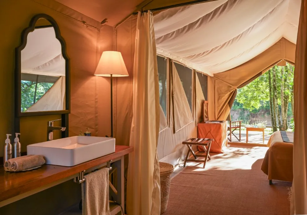 Canvas tent with en-suite facilities