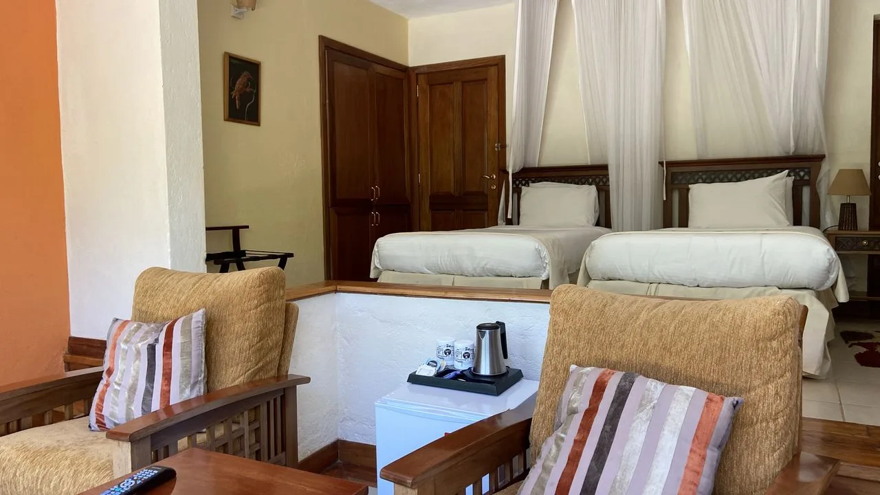 Twin guest room
