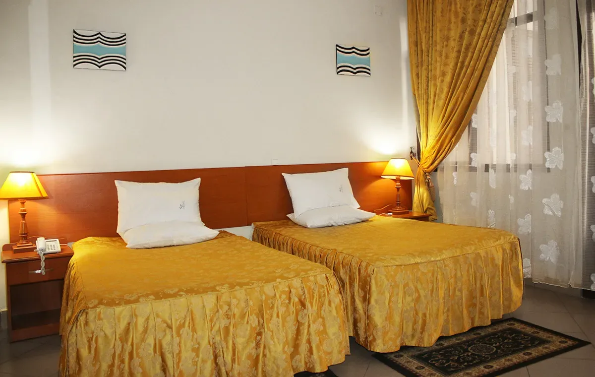 Twin guest room