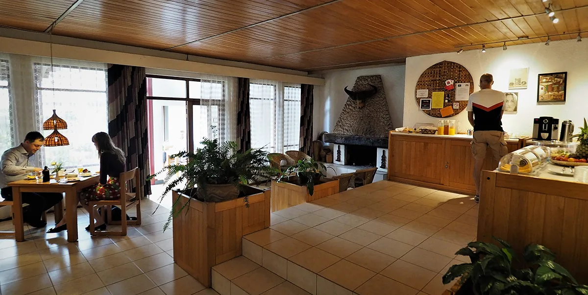 Breakfast and lounge room