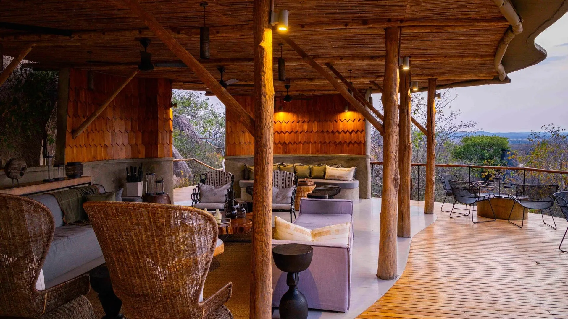Open-air lounge