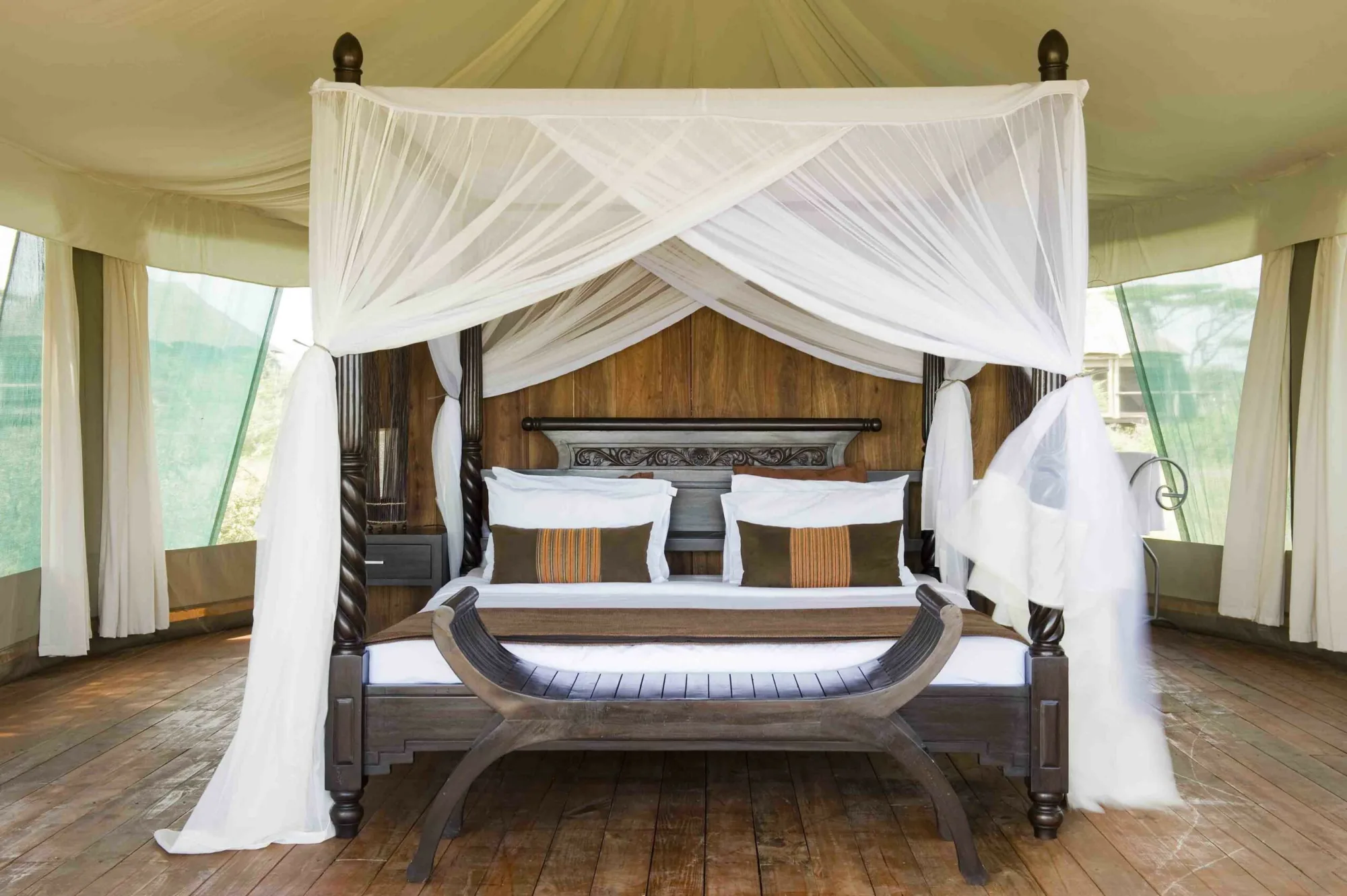 Double guest-tent interior