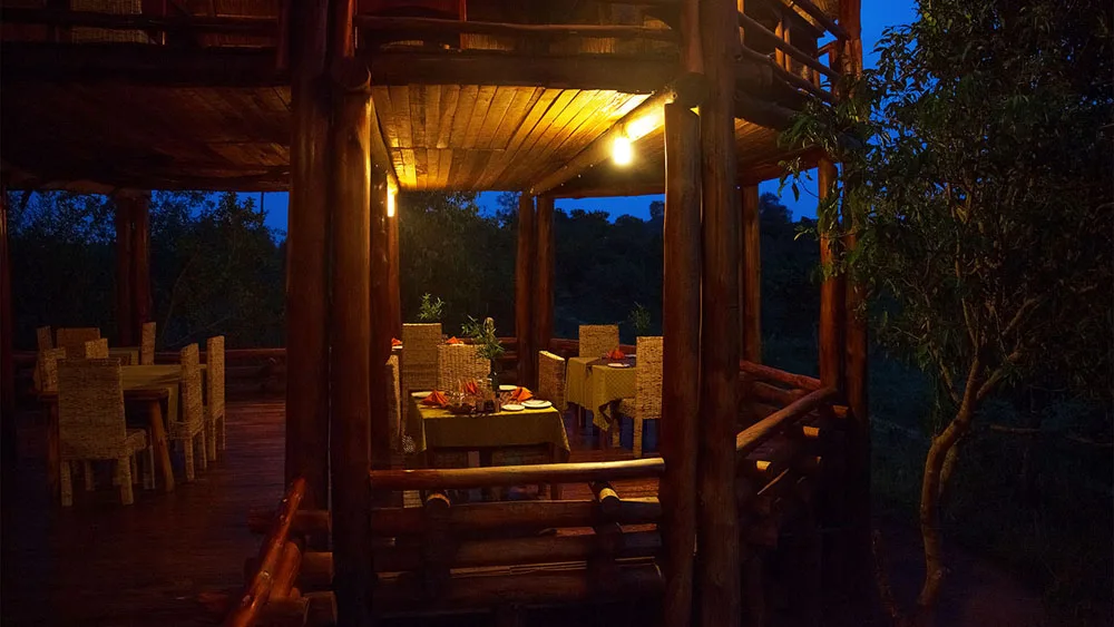 Al fresco dining on the restaurant deck overlooking the park