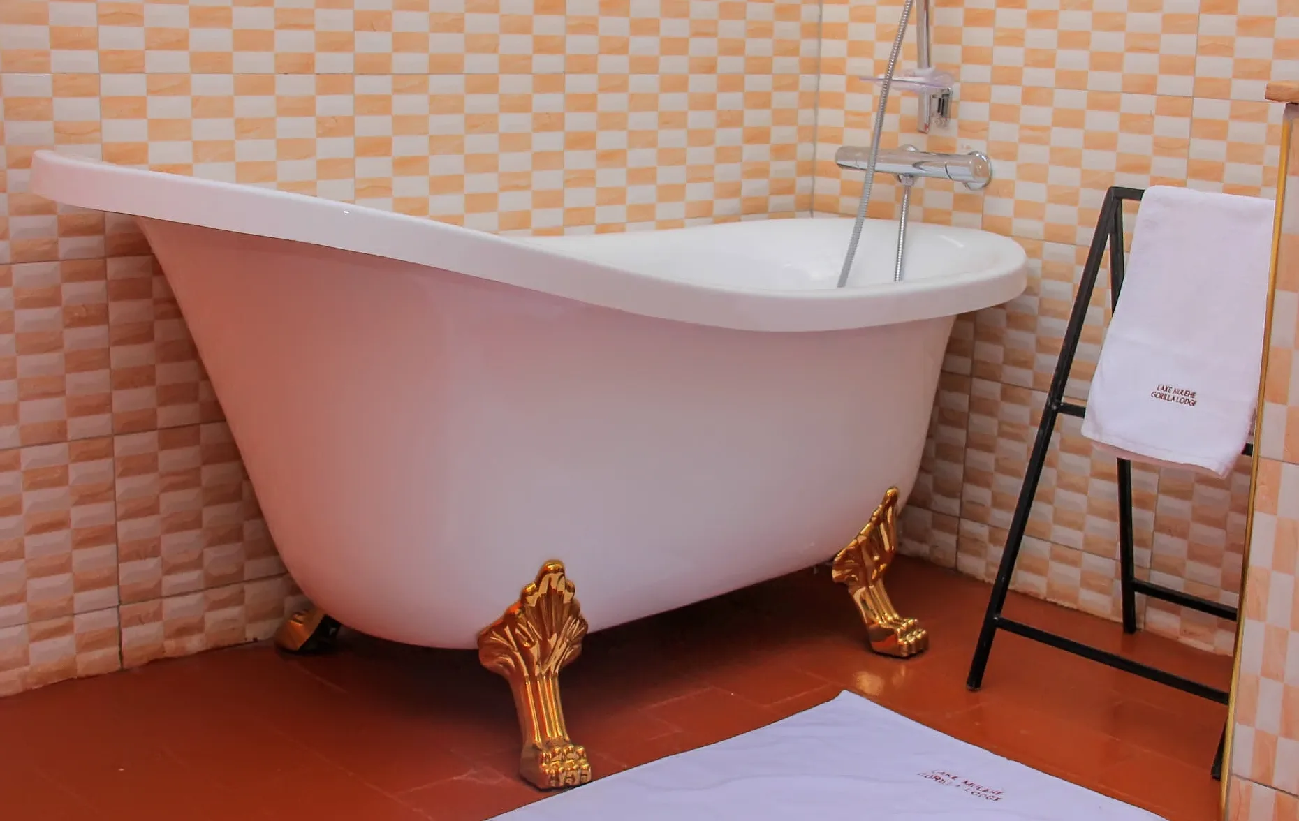 Private en-suite bathtub