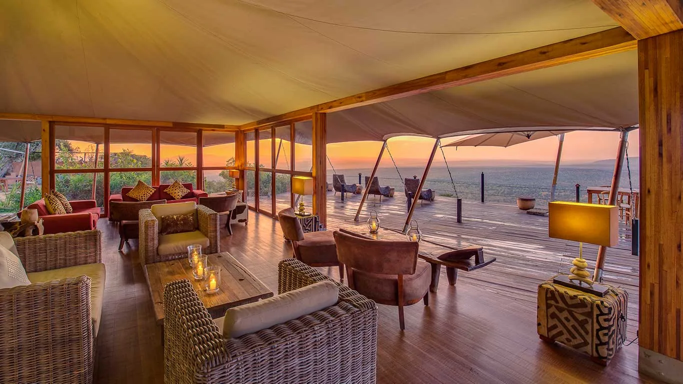 Panoramic camp lounge
