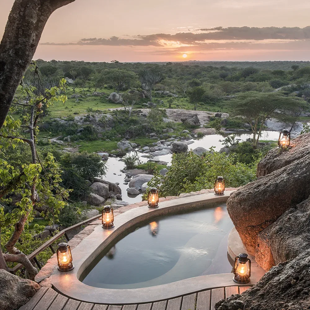 Boulder-framed Jacuzzi