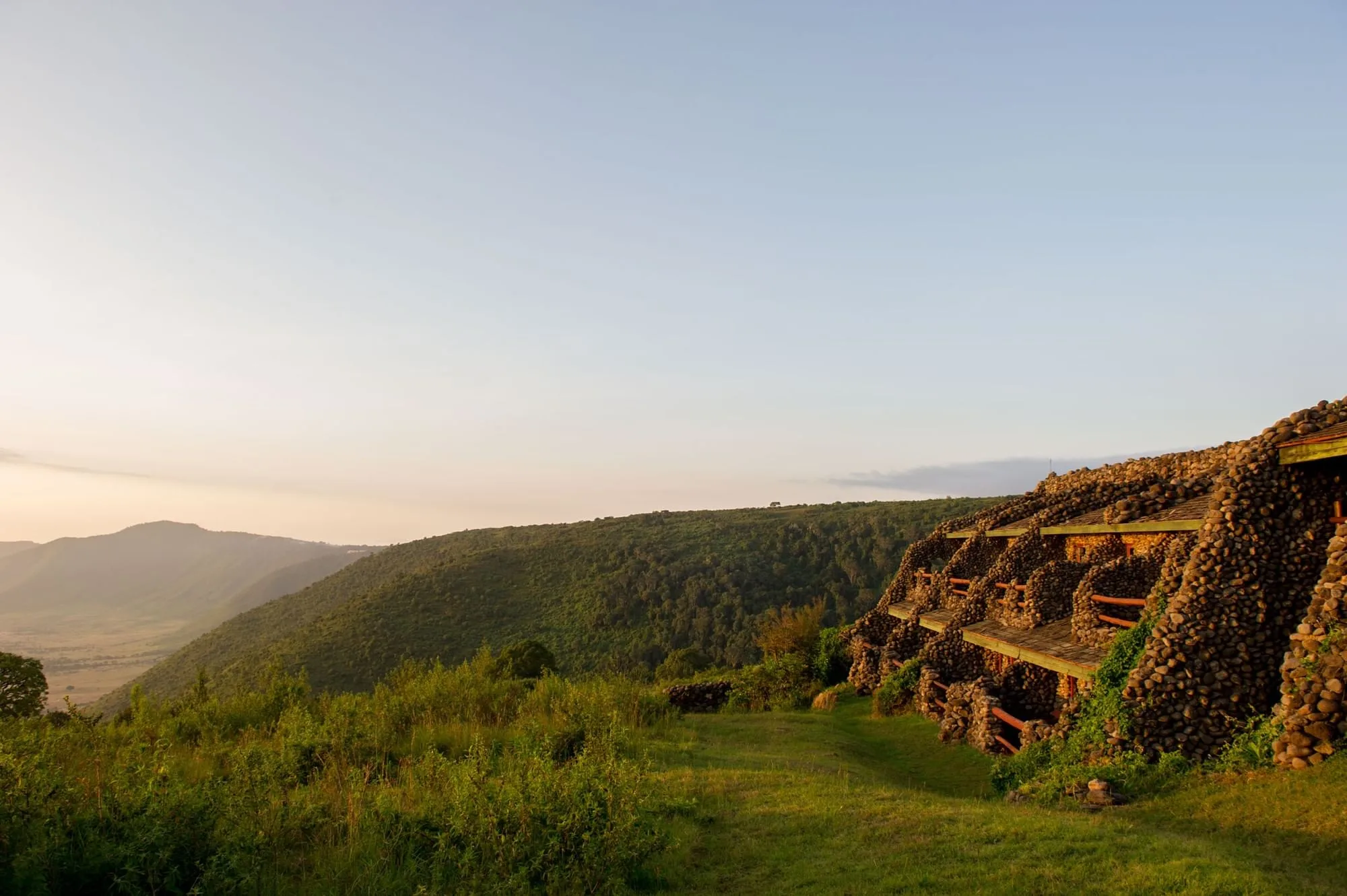 Local river stone and traditional building methods give the lodge its cave-like, of-the-earth exterior.