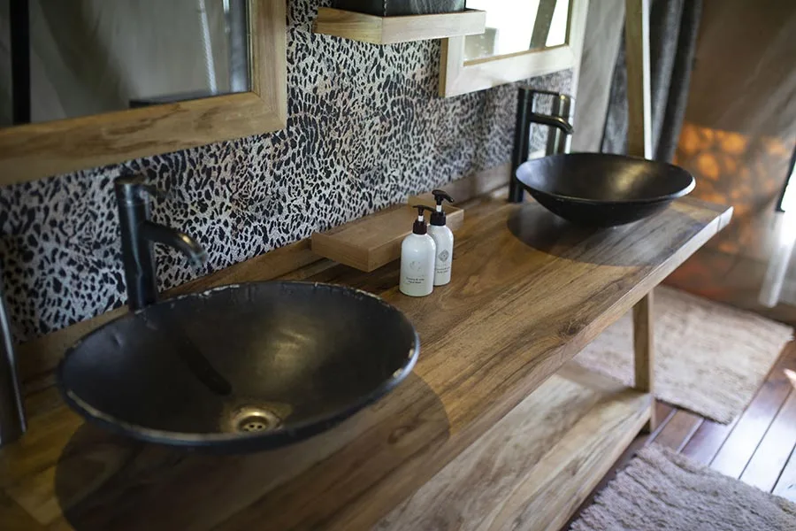 En-suite double washbasins
