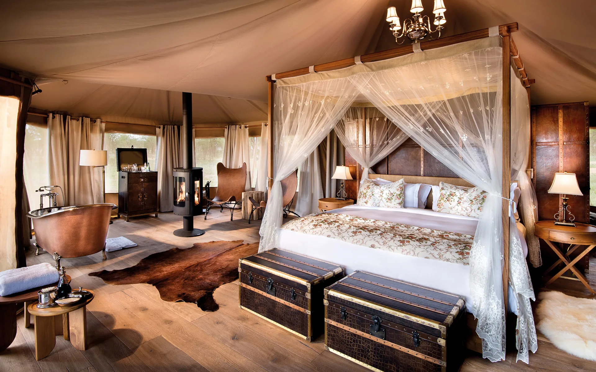 One-bedroom luxury tent