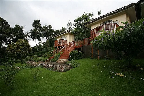 Guest cottages and gardens