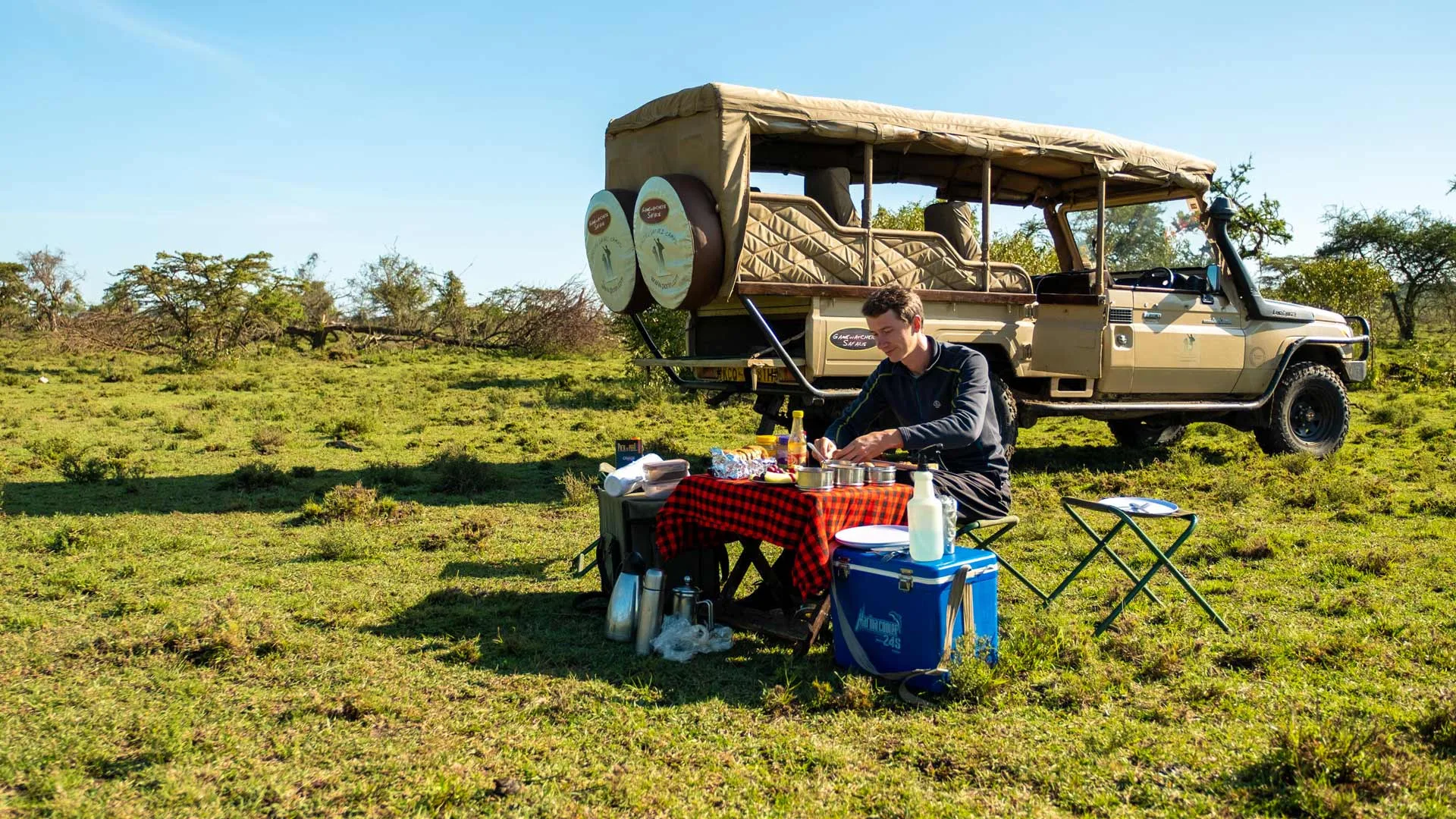 Picnic breakfast during a drive
