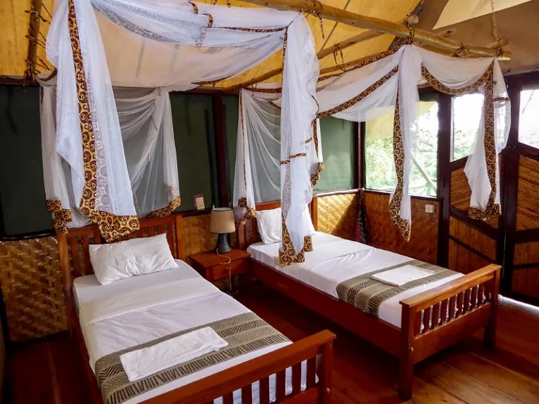 Comfortable twin-bed banda interior with traditional woven decor