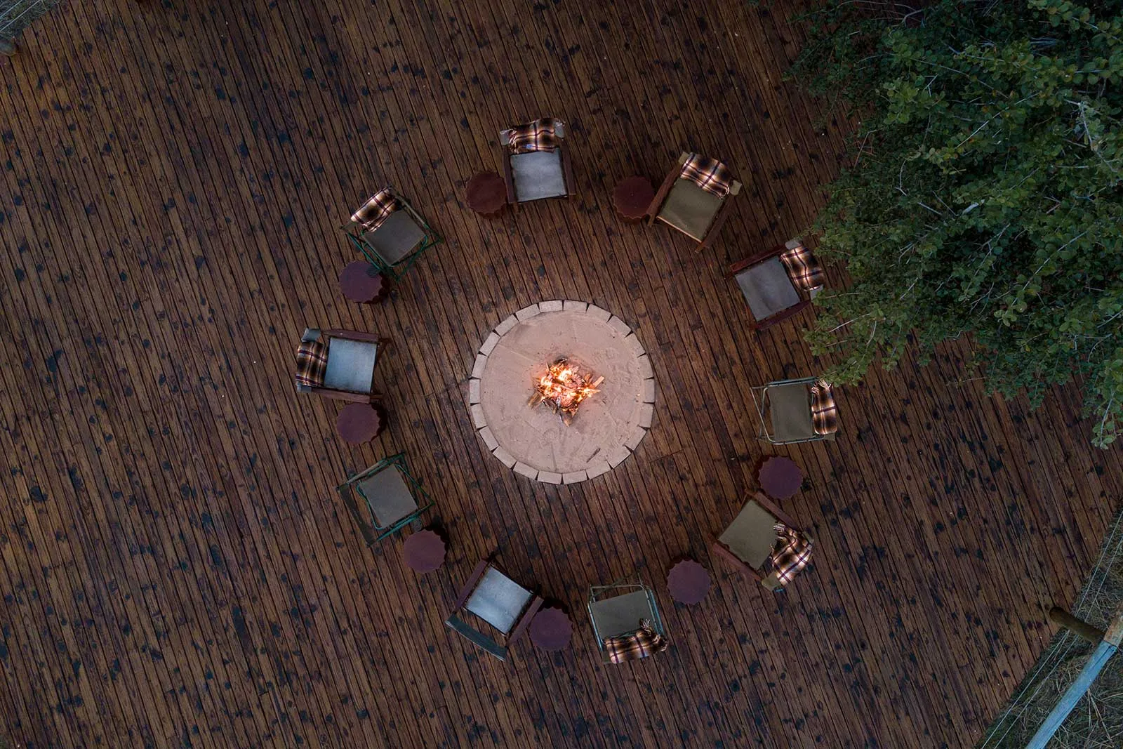 Circular firepit viewing deck