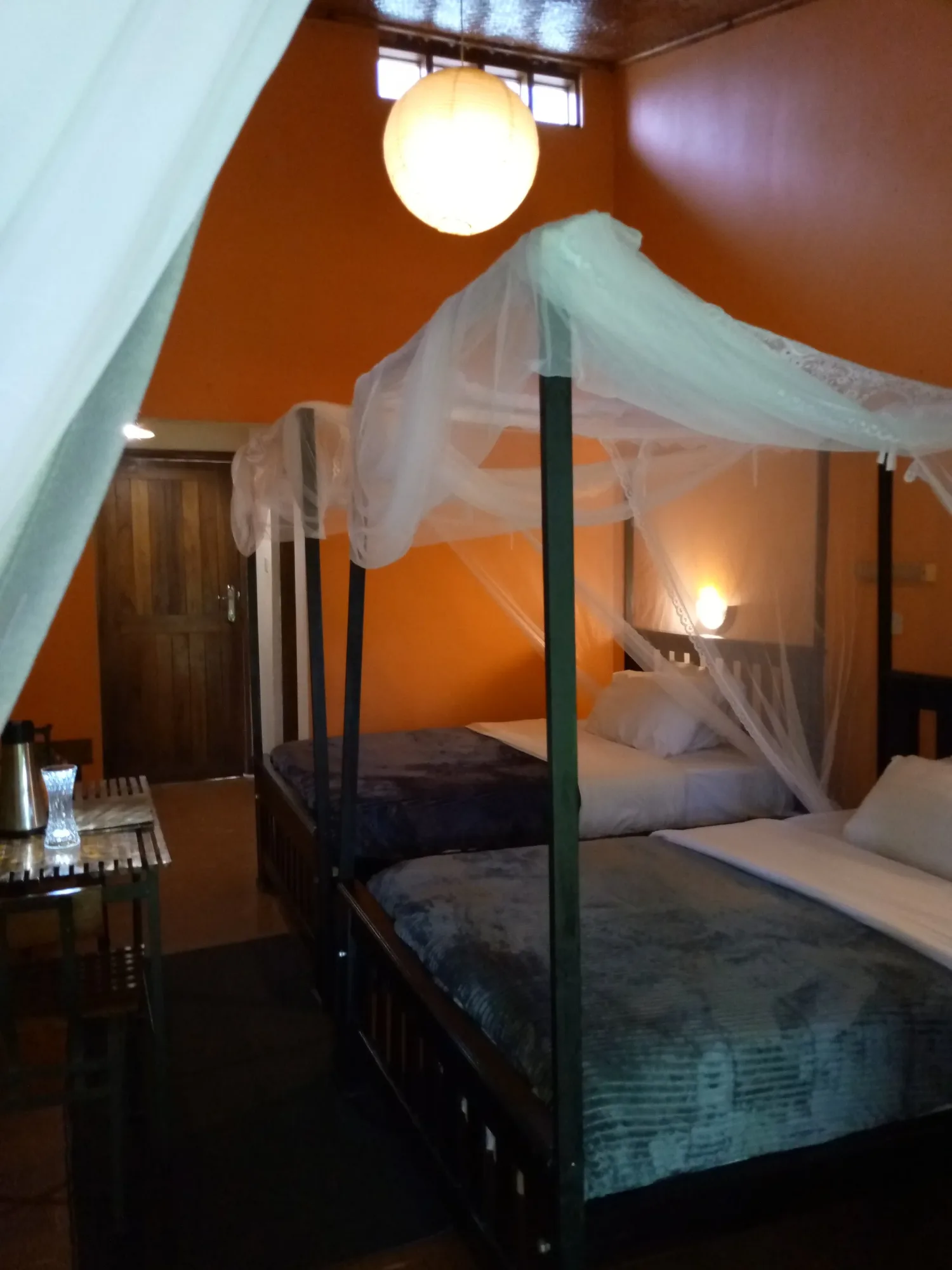 Twin guest room