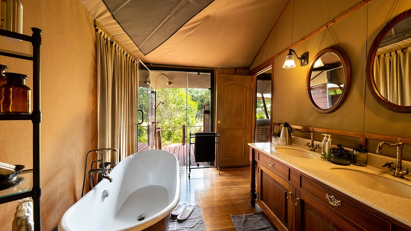 En-suite bathrooms feature a classic free-standing tub and private outdoor shower.