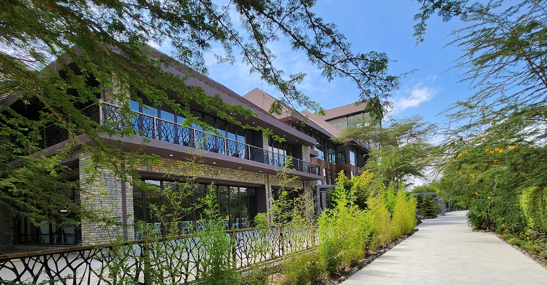 Landscaped guest-room walkway