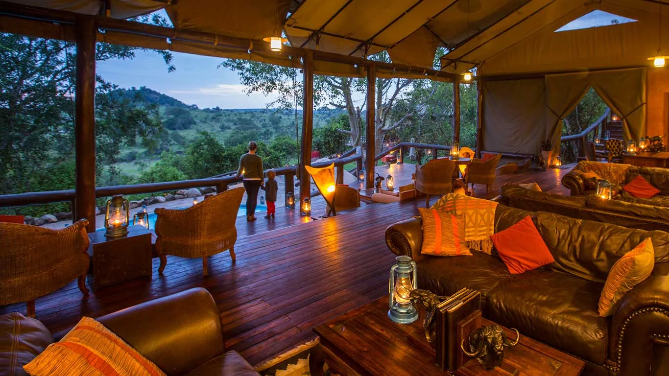 Elevated canvas lounge