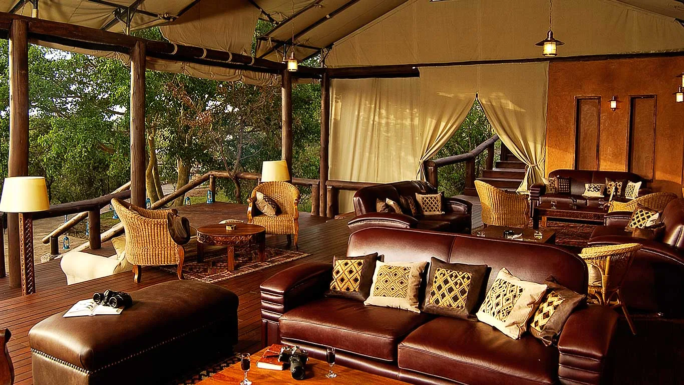 Split-level camp lounge