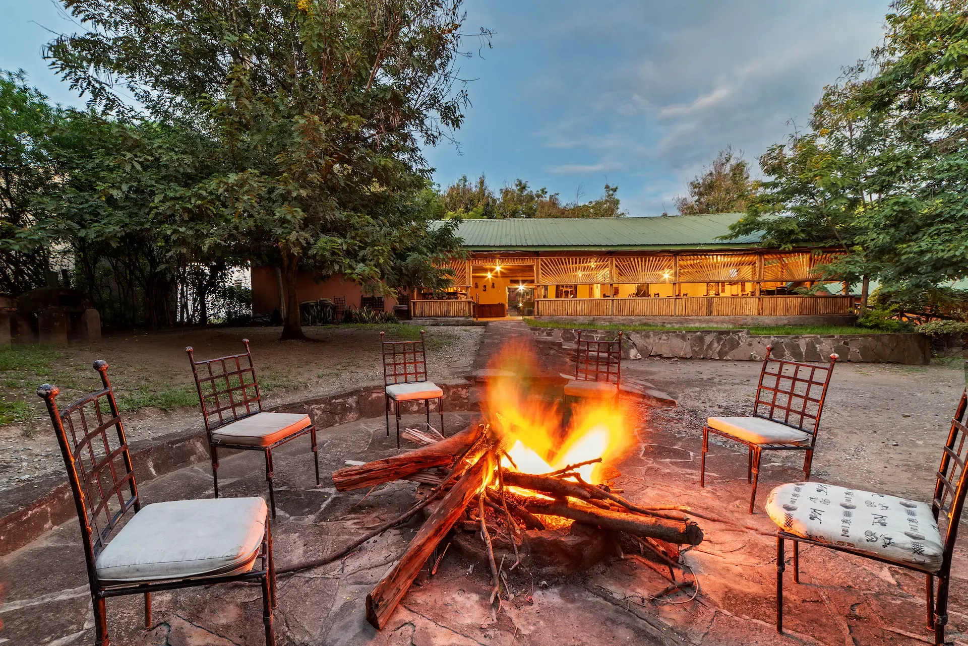 The restaurant, bar and campfire lounge area at dusk