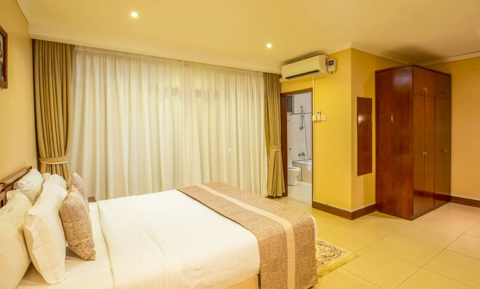 En-suite guest room