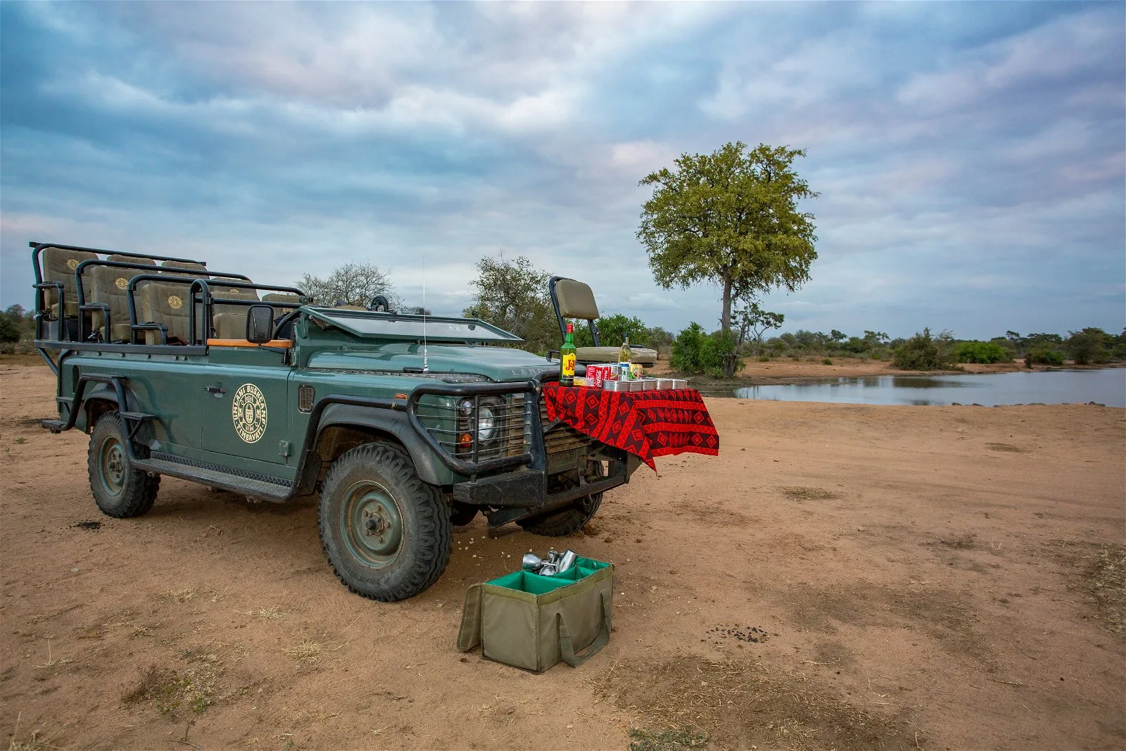 A sundowner stop on an Umlani game drive