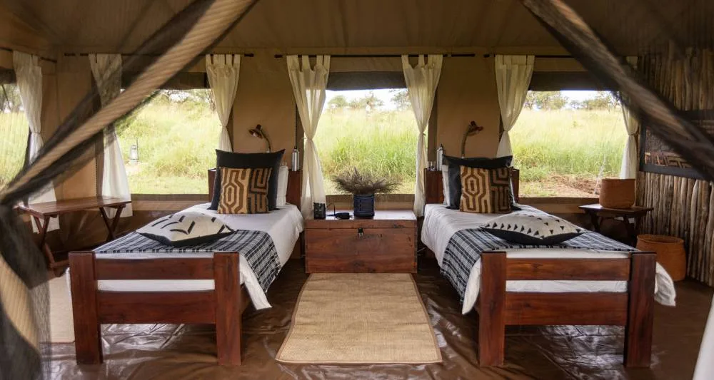 Twin-bed guest tent