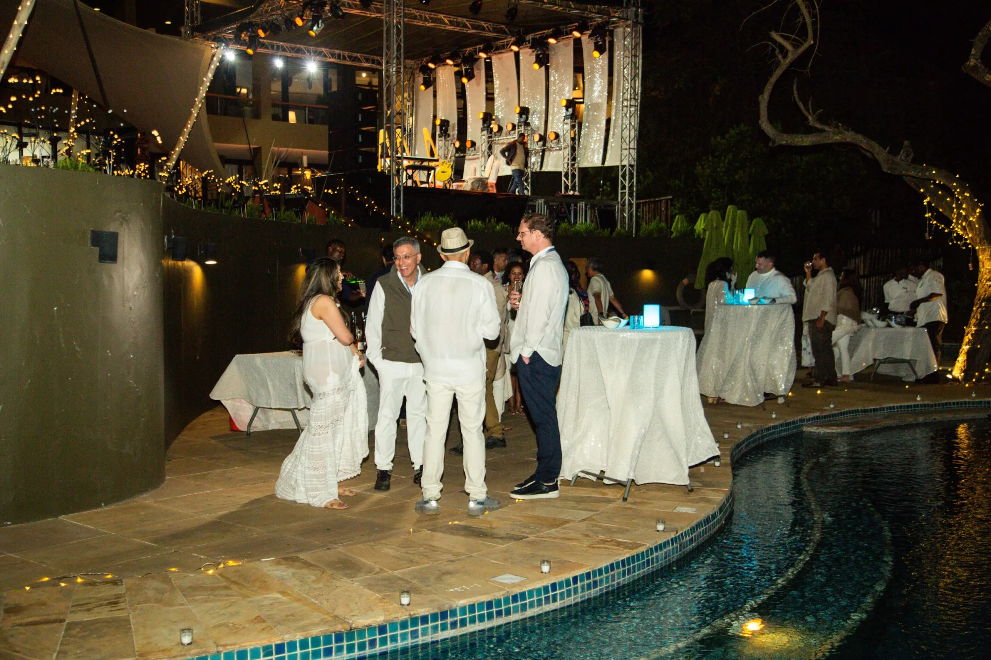 Drinks by the pool