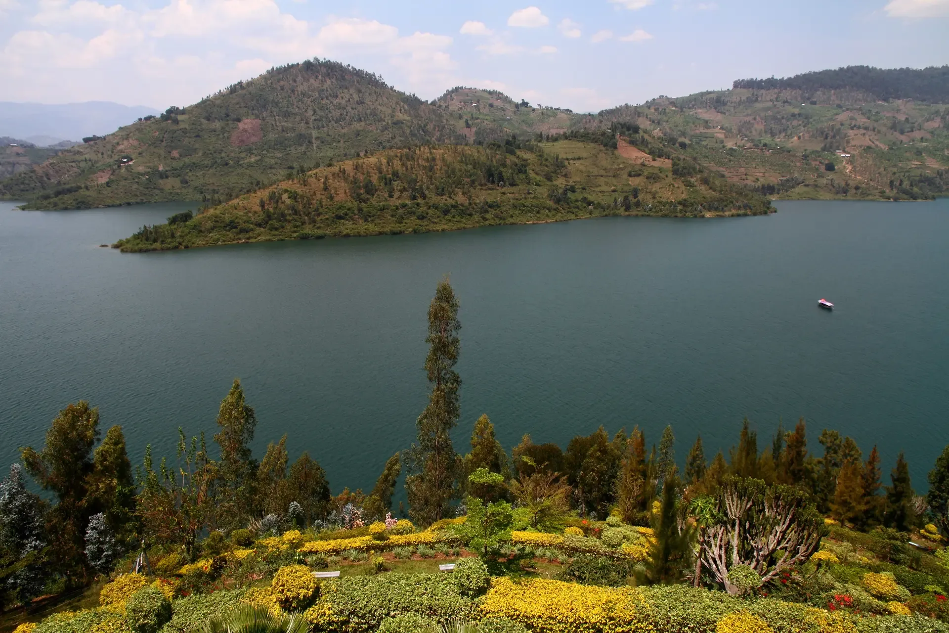 4 Days Rwanda Gorilla Trekking and Lake Kivu Safari