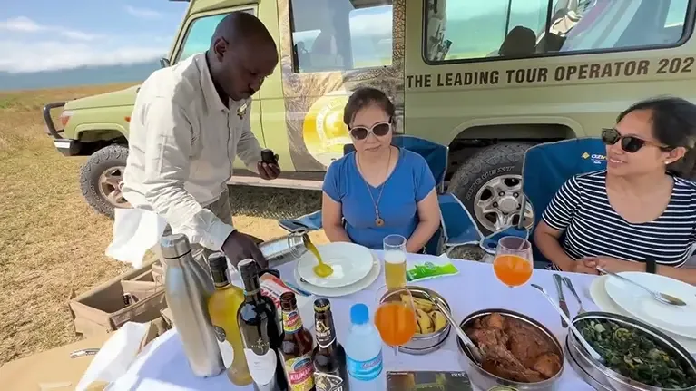 Canopy lunch in the wild